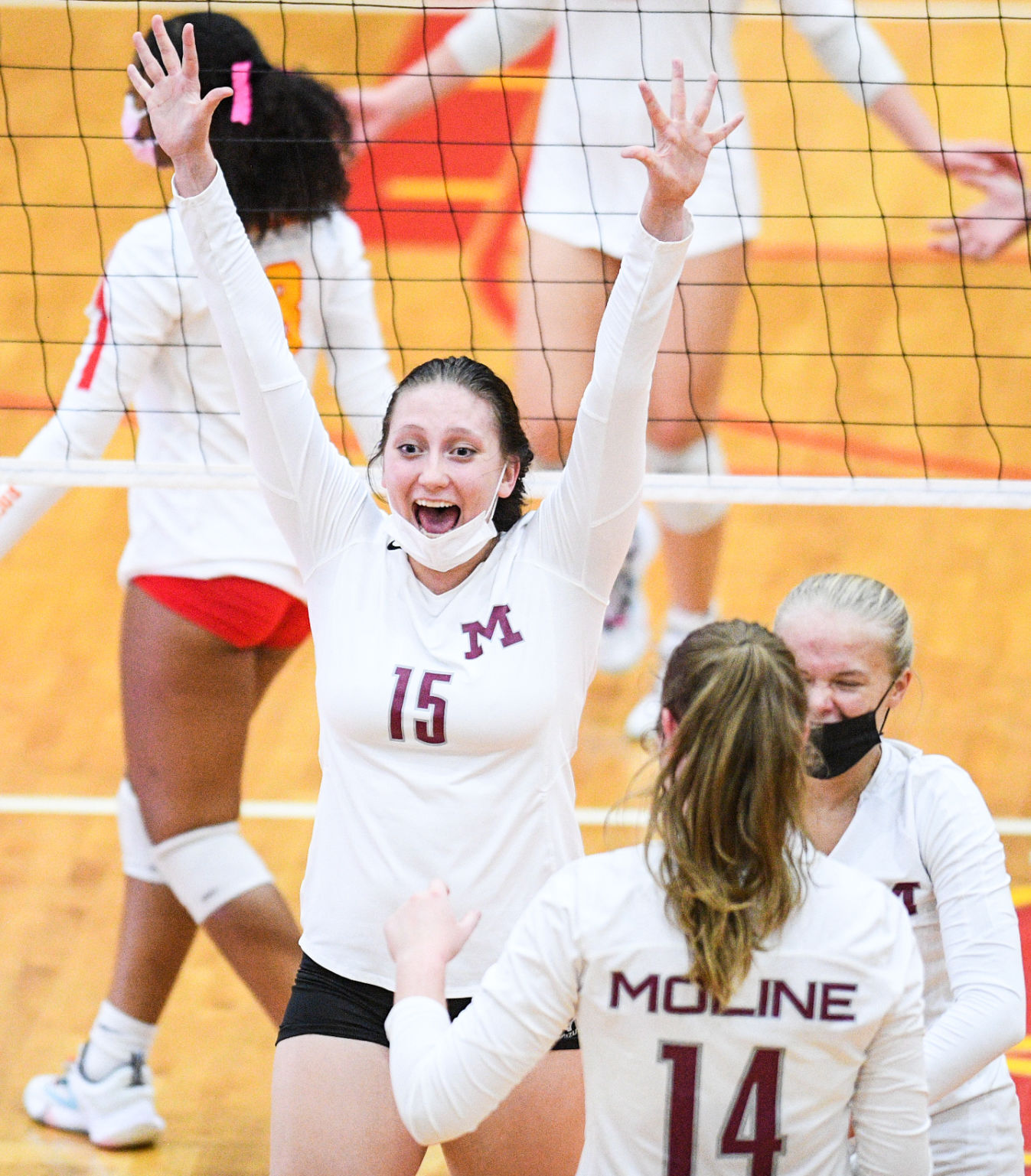 100521-qc-spt-moline-ri-vball-022